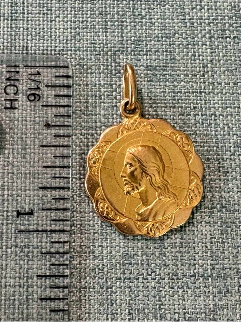 Italian UnoAErre Dio Ti Protegga 18K (750) Gold Medal Pendant - Picture 4 of 4